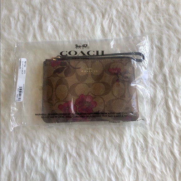 COACH Wristlet - Picture 4 of 4